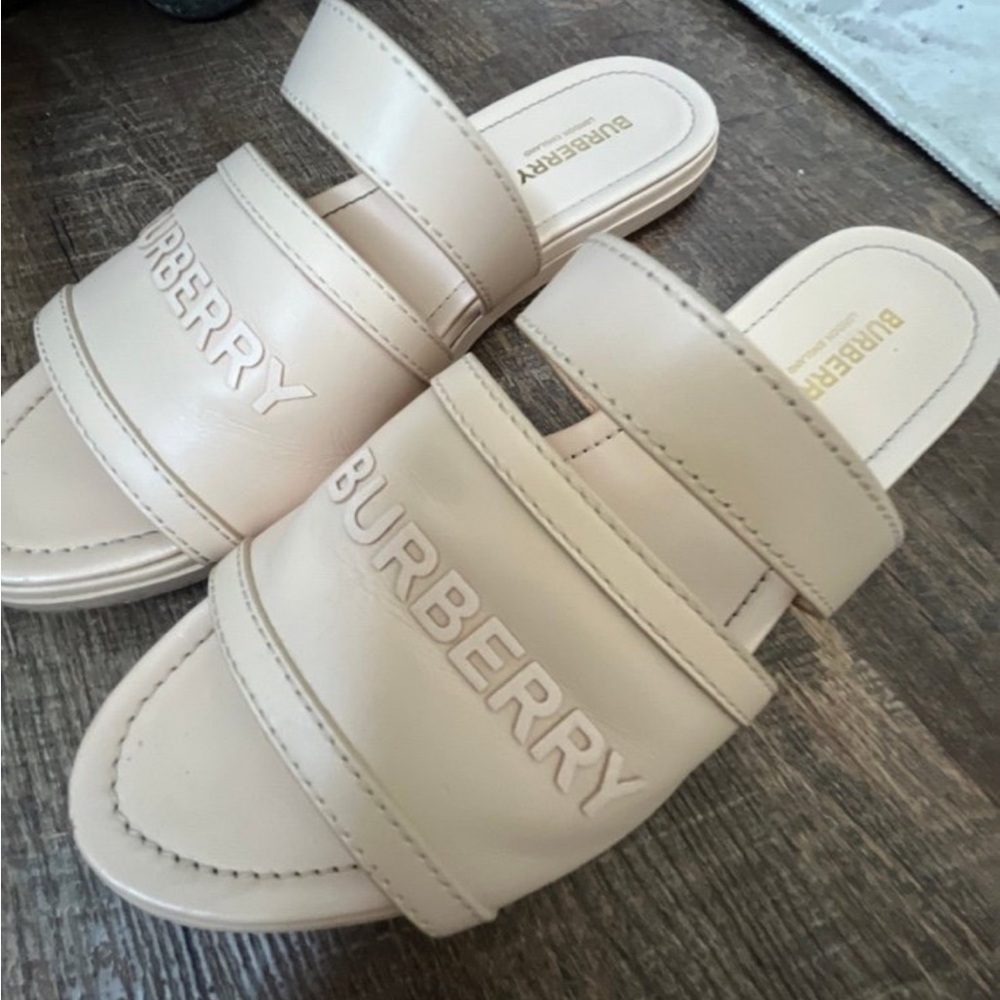 Burberry Cream Sandals with Open Toe and Padded Straps - Picture 3 of 10